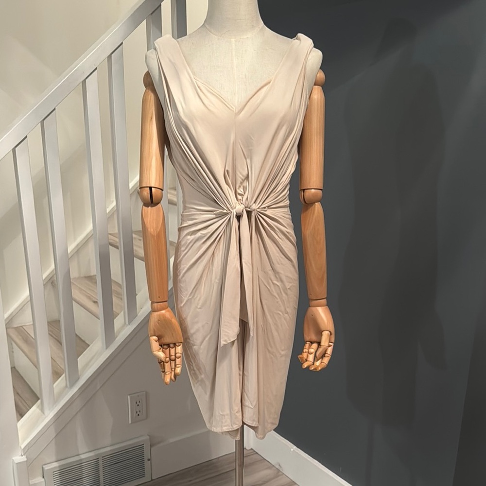 Diane Von Furstenberg. Y2K. Effortless Chic. Silk Jersey draped fabric. Size 6